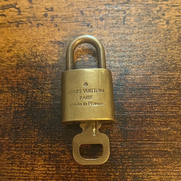 Gold Lock & Key - Picture 5 of 6